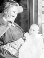 Alice Dobbs holding Vivian Buck, November 1924